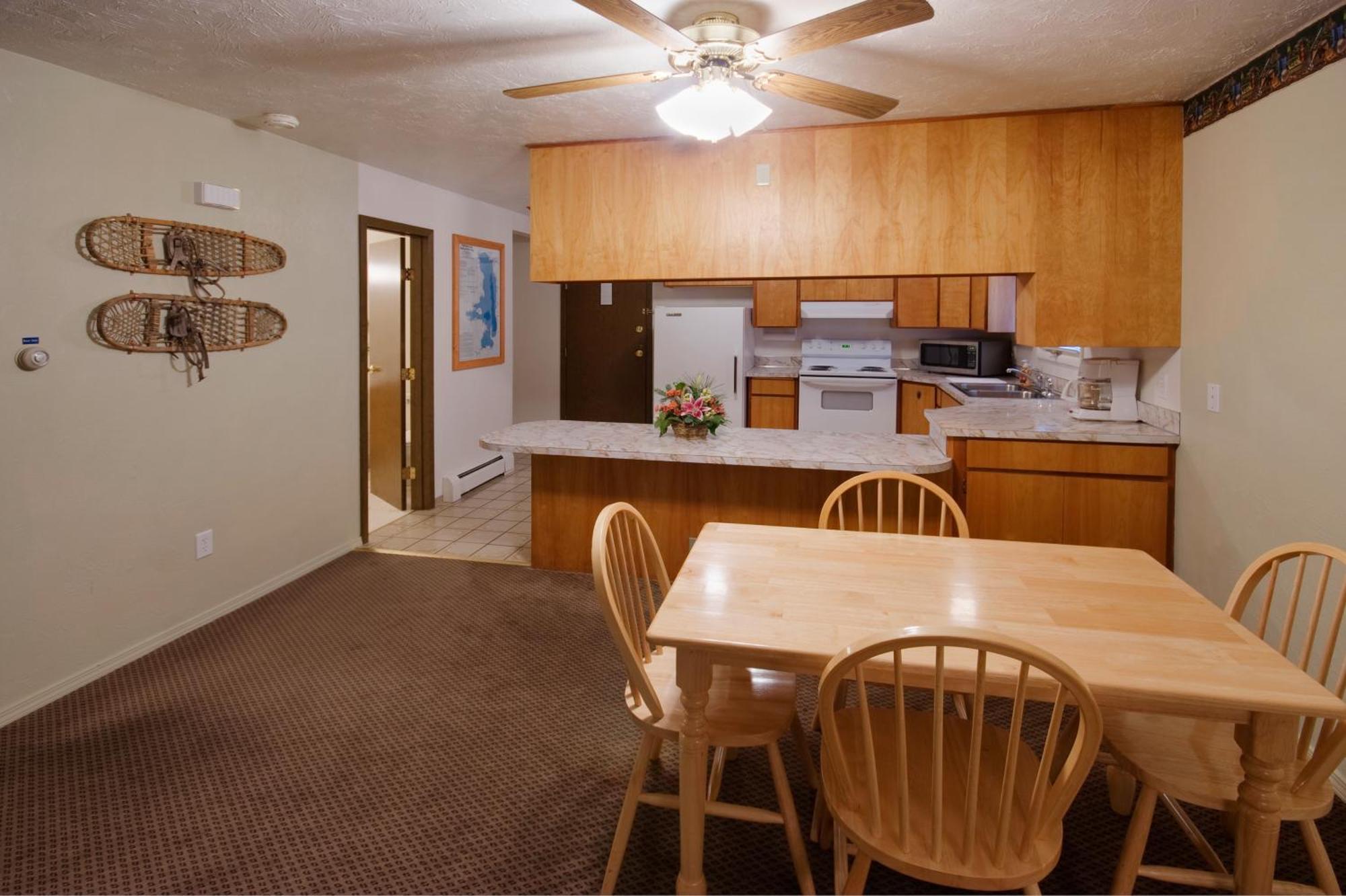 Americas Best Value Inn Polson Bagian luar foto